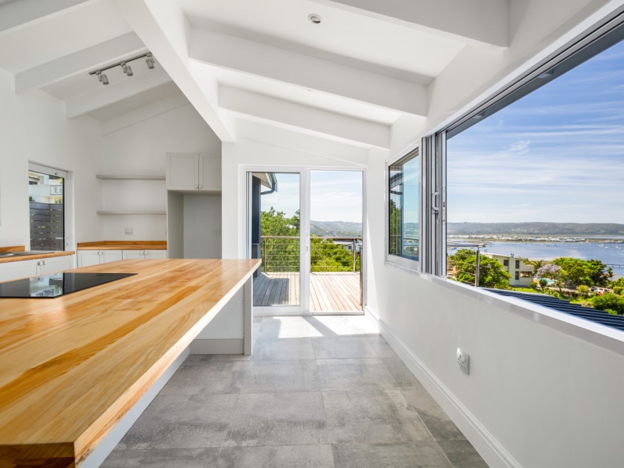 5 Bedroom Property for Sale in Paradise Western Cape